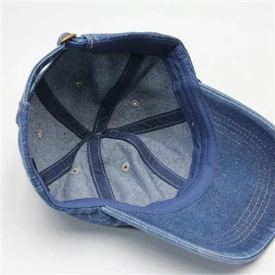 Бейсболка из стираного денима